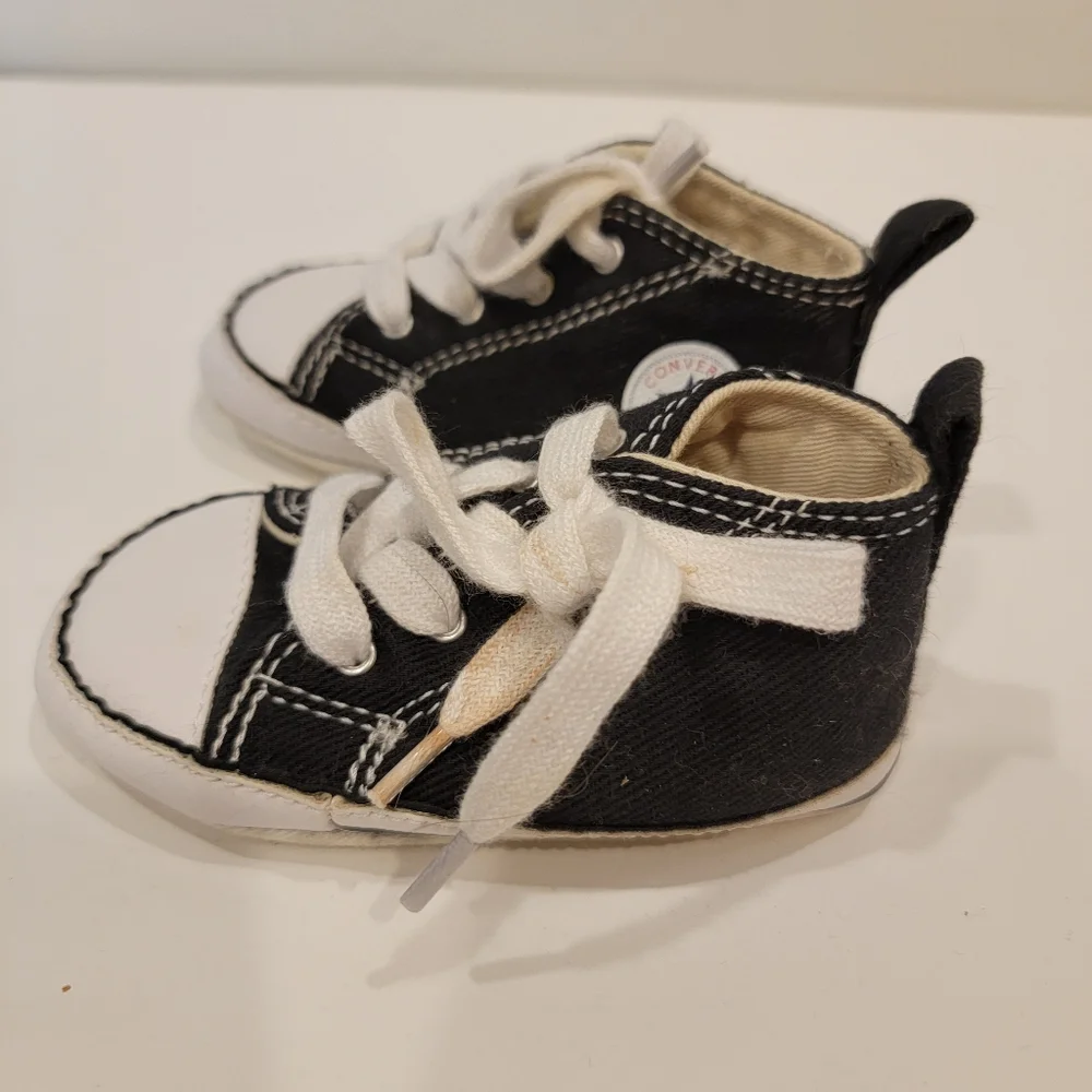 Converse one star Chuck Taylor black  baby cloth crib shoes for baby size 4